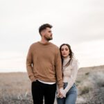 Kiedy on się oddala, a ona milknie – jak różnice emocjonalne prowadzą do nieporozumień w związkach