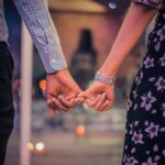 Jak pisać pierwsze wiadomości, które pokazują klasę, a nie desperację