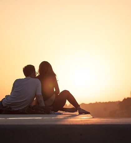 Jak pisać, żeby druga osoba czuła się swobodnie, a nie przesłuchiwana